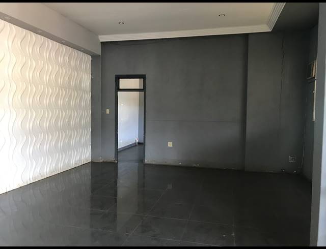 400M² WAREHOUSE RENTED IN BRIARDENE
